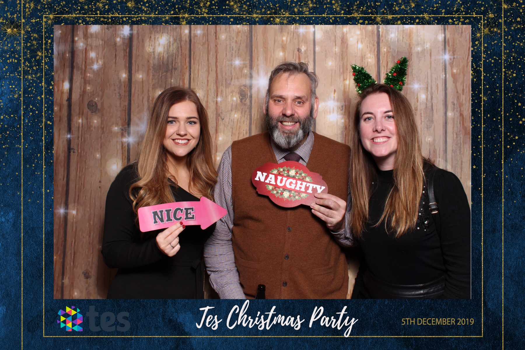 Tes Christmas party  | View more photos from the event at gallery.magicimages.uk/u/MagicImages/Tes-Christmas-party